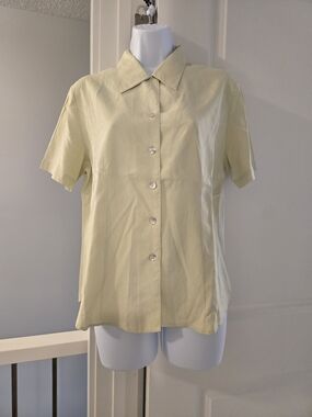 Vintage 90s 100% Silk Short-Sleeve Button Front Blouse in Pale Yellow Green Sz 8